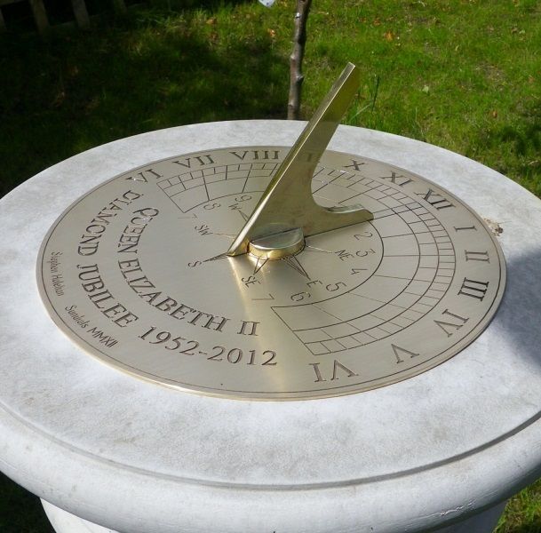 Compass local solar noon horizontal sundial   ©Stephen_Holehan_Sundials.