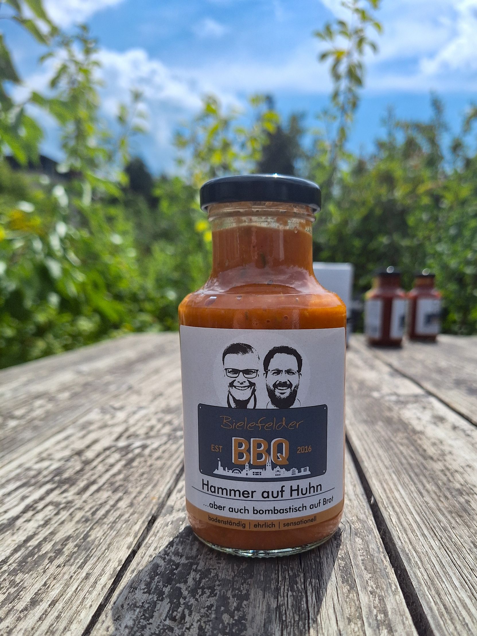 Iss was Gescheites - Gönn Dir Qualität beim Grillen Hammer auf Huhn auf Brot BBQ-Sauce Grillsauce Tomaten Rosmarin Italien
