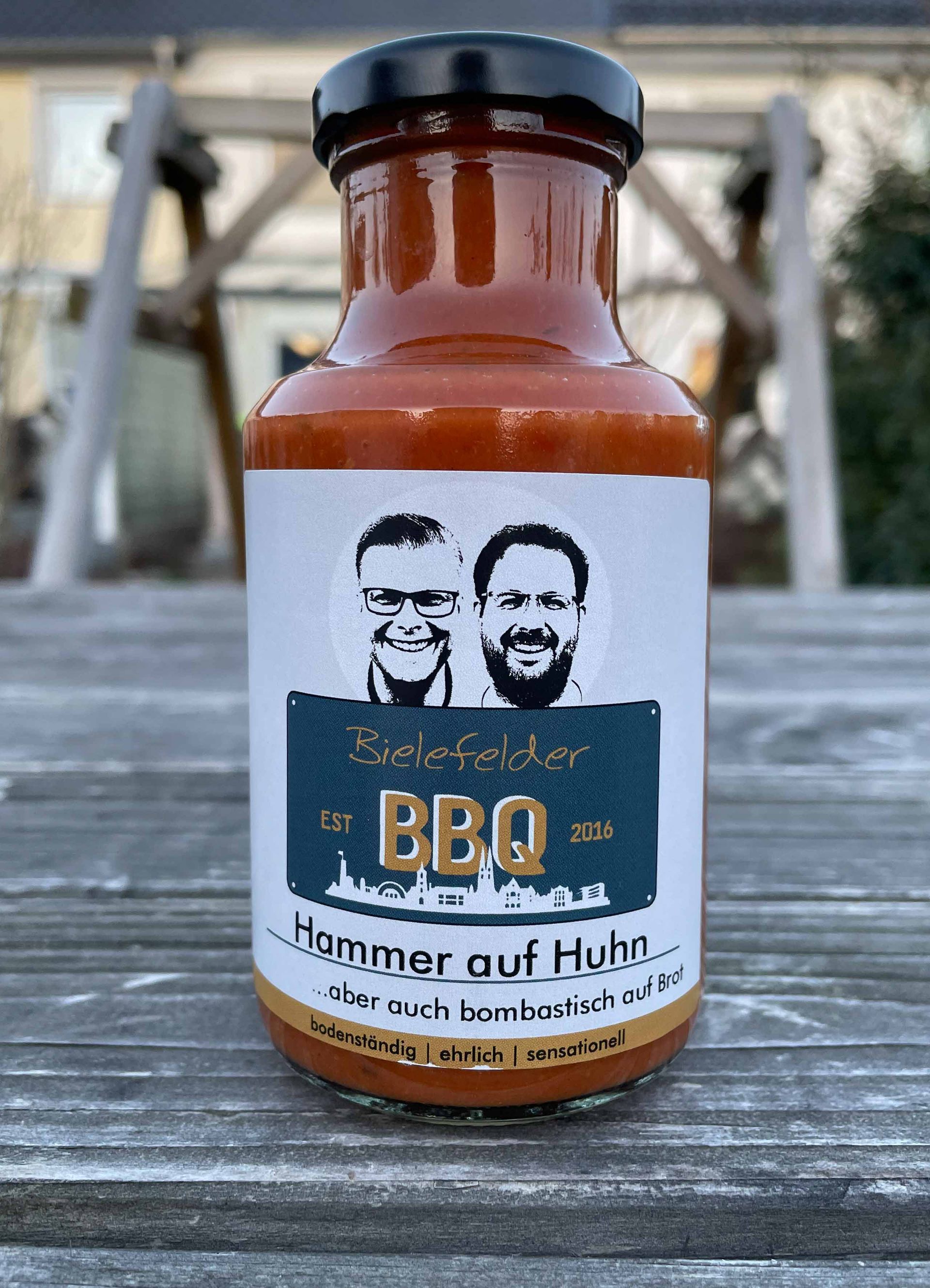 Iss was Gescheites - Gönn Dir Qualität beim Grillen Hammer auf Huhn auf Brot BBQ-Sauce Grillsauce Tomaten Rosmarin Italien