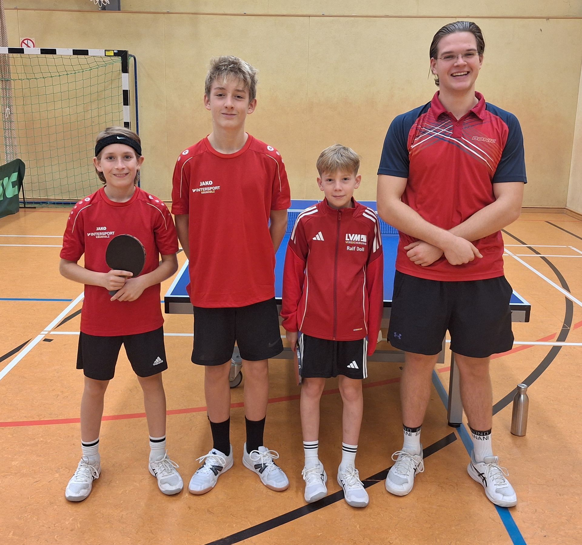 Bild: Jasper Horn, Kilian Wirtgen, Linus Funk und Clemens Robrecht (v.l.n.r) stürmen an die Tabellenspitze