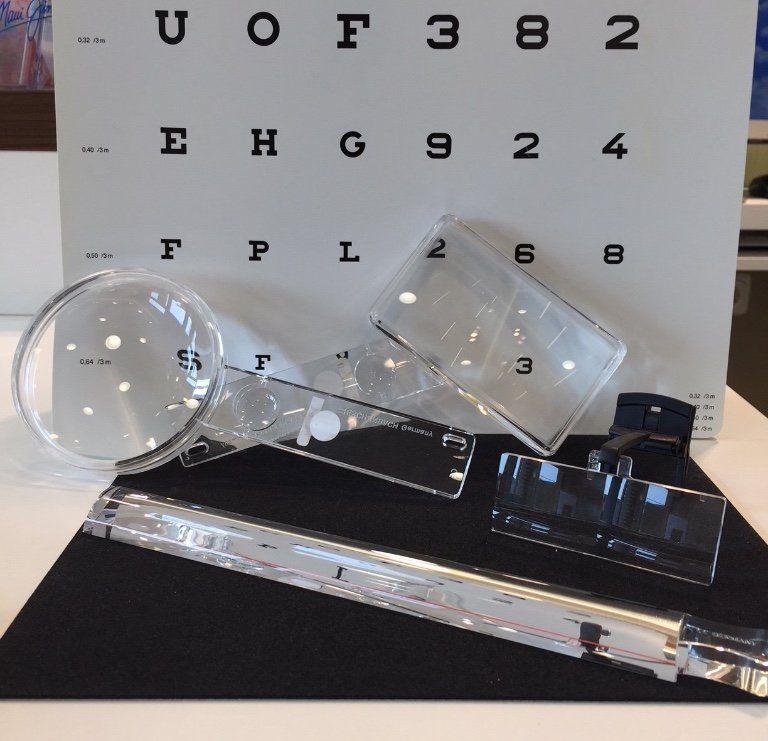 Lupen und Lesegläser Brillen, Sonnenbrille, Augenoptik, Sehtest, Optik, Optik Pfeiffer, 17098 Friedland, 17379 Ferdinandshof, Brillenmode,Kontaktlinsen, Dreamlens, Pflegemittel für Kontaktlinsen, Liponit Augenspray, Kontaktlinsenversand, vergrößernde Sehhilfen, Lupen, Brillen-ABO, Brillen-Schutzbrief, Ray Ban, Gleitsichtbrille, Bildschirmarbeitsplatzbrille, Kinderbrille