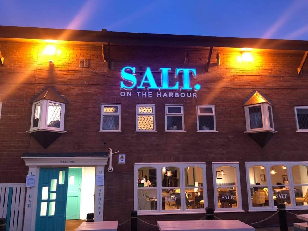 3D Illuminated Letters on Fixing Rails