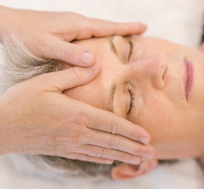 Craniosacral work on the skull (cranium)