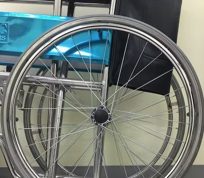 Sanitätshäuser Die Verwendung der CaringEyes AR-Brille ermöglicht es bei der Versorgung mit Hilfsmitteln einen schnellen und direkten Kontakt zum behandelnden Arzt herzustellen. Sanitätshäuser Die Verwendung der CaringEyes AR-Brille ermöglicht es bei der Versorgung mit Hilfsmitteln einen schnellen und direkten Kontakt zum behandelnden Arzt herzustellen.