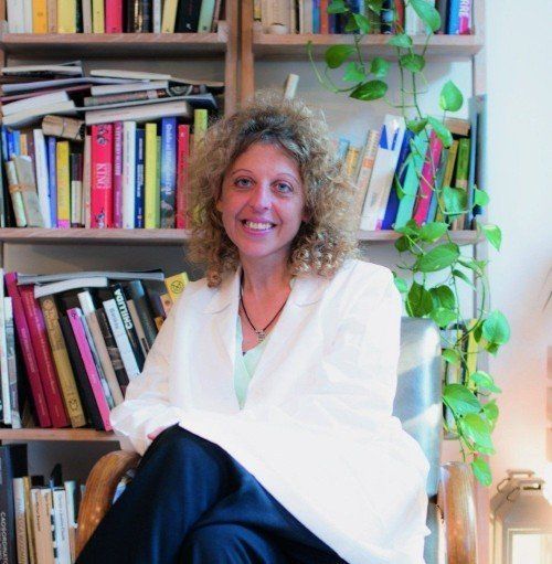 Da oltre 15 anni lavoro come ricercatrice presso i maggiori istituti di ricerca in Italia e all’estero. Attualmente collaboro come Nutrizionista presso l’Istituto Nazionale dei Tumori di Milano. Il mio obiettivo è supportare le persone affette da patologie mediche o oncologiche con piani nutrizionali specifici per ogni singolo paziente in funzione della sua specifica patologia.