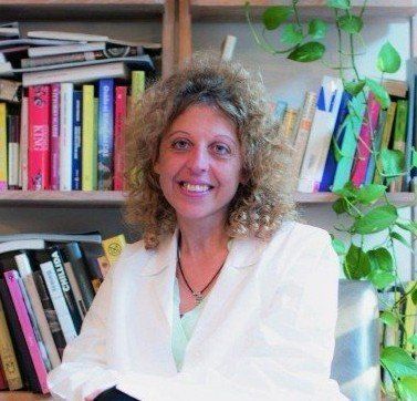 Da oltre 15 anni lavoro come ricercatrice presso i maggiori istituti di ricerca in Italia e all’estero. Attualmente collaboro come Nutrizionista presso l’Istituto Nazionale dei Tumori di Milano. Il mio obiettivo è supportare le persone affette da patologie mediche o oncologiche con piani nutrizionali specifici per ogni singolo paziente in funzione della sua specifica patologia.