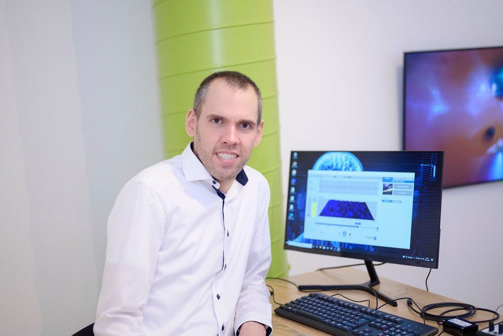 Therapie bei Stifthalung Neurofeedback Eike Bernsen