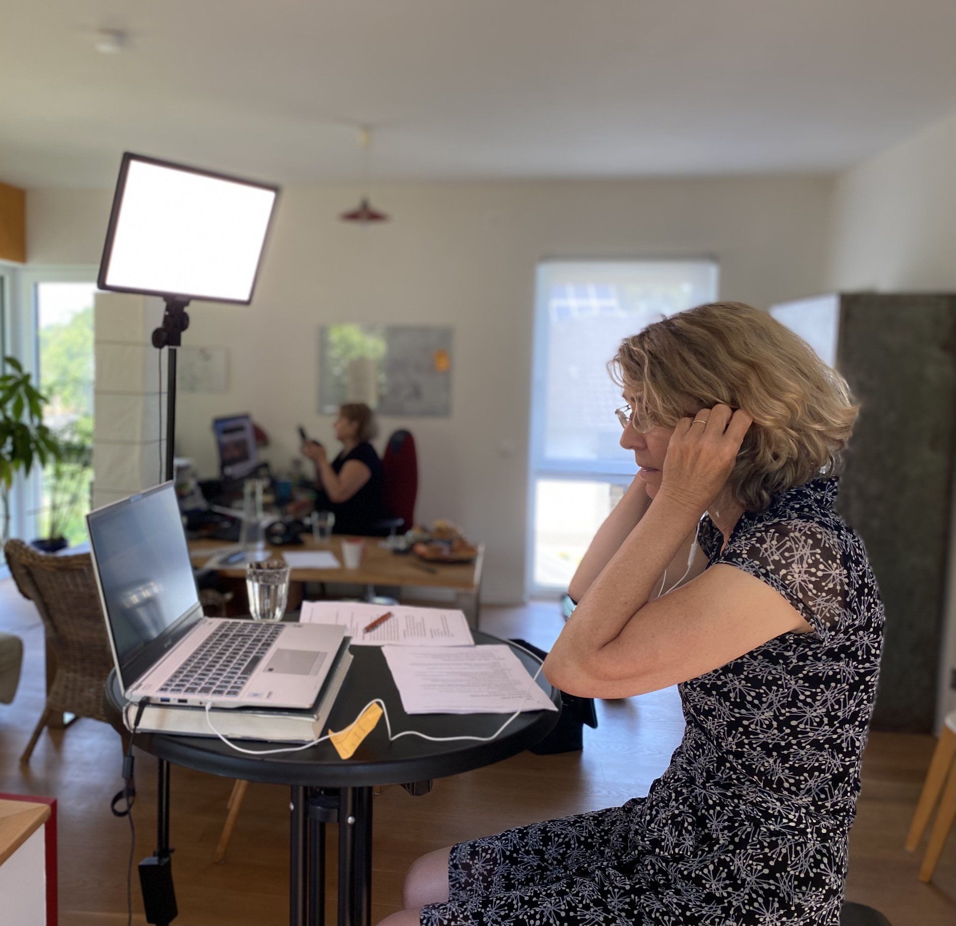 Uschi Heidel und Heike Wegener während eines Onlineworkshops