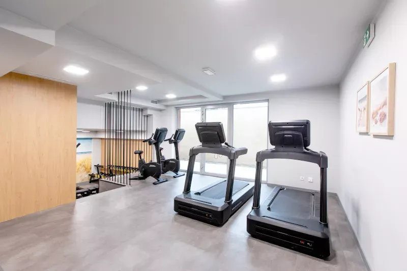 Fitnessraum mit Laufband