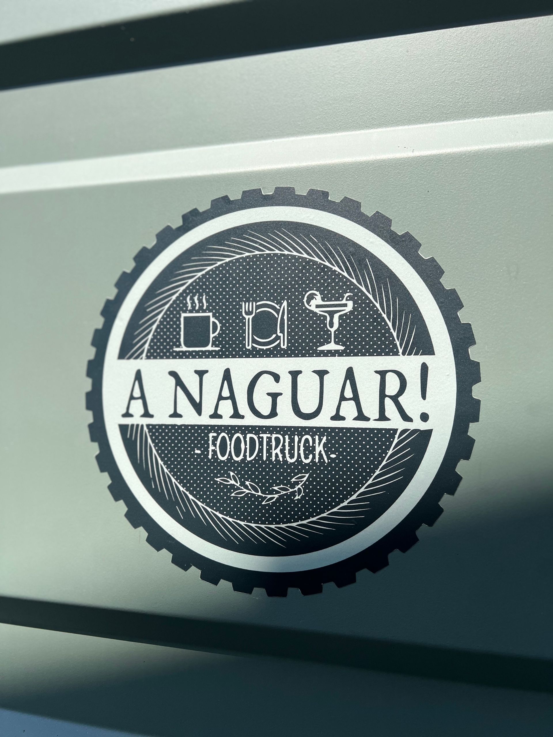 a naguar food truck