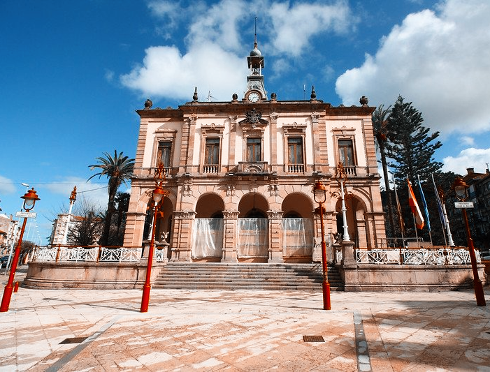 ayuntamiento de Villaviciosa y casco histórico