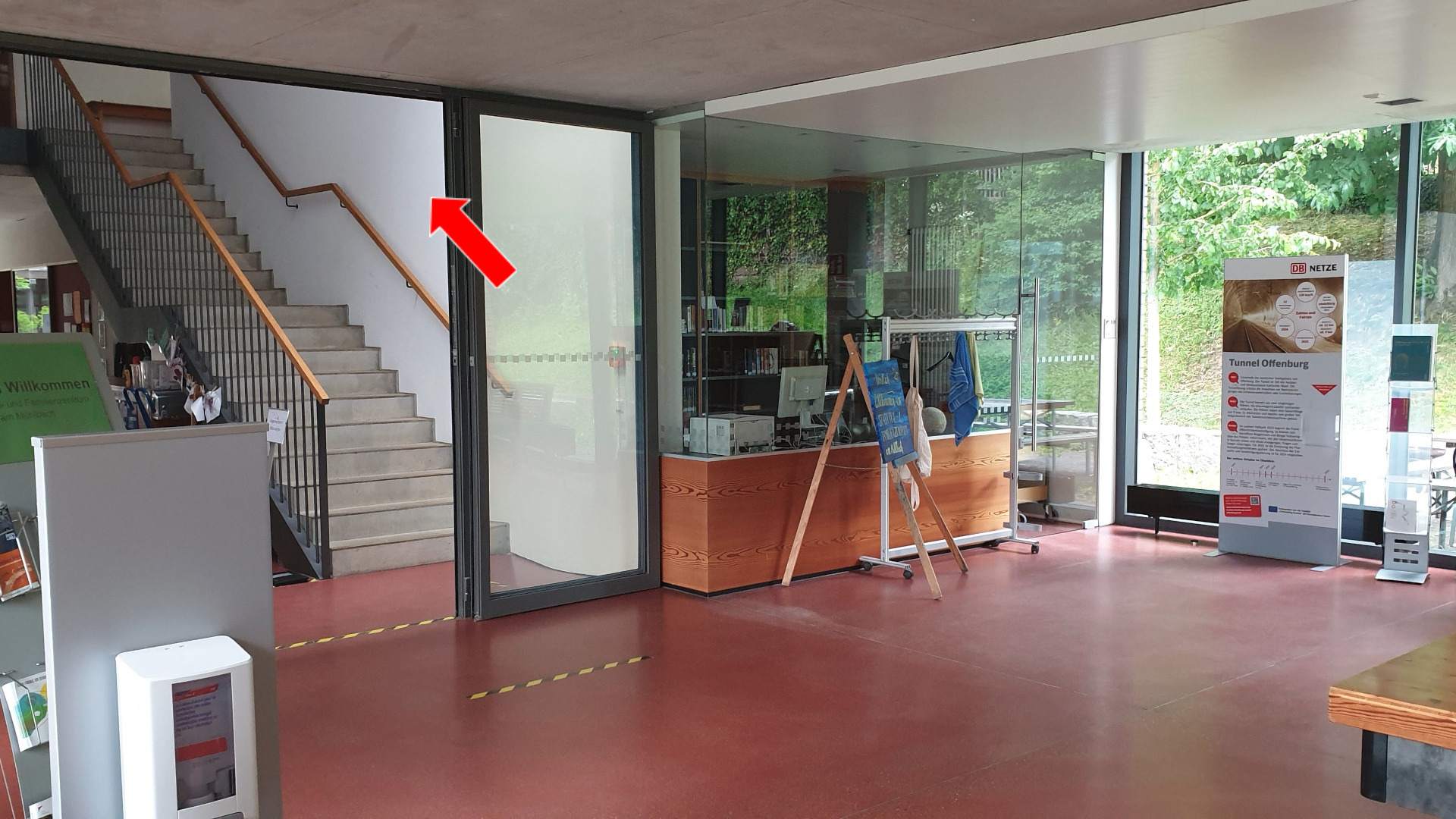 Eingangsbereich, bitte links die Treppe hinauf gehen.