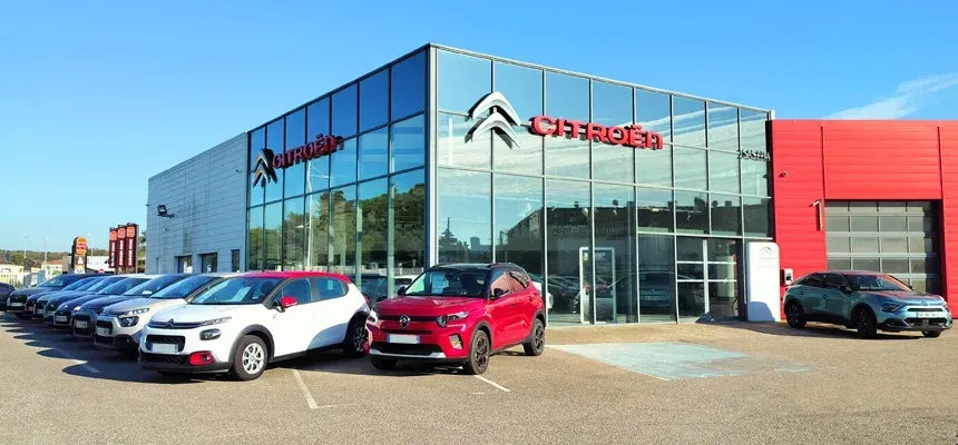 Nous vous propose un large choix de véhicules d'occasion, véhicules neufs, mais aussi un atelier mécanique et une carrosserie toutes marques ! Votre Agence Citroen à Bollène