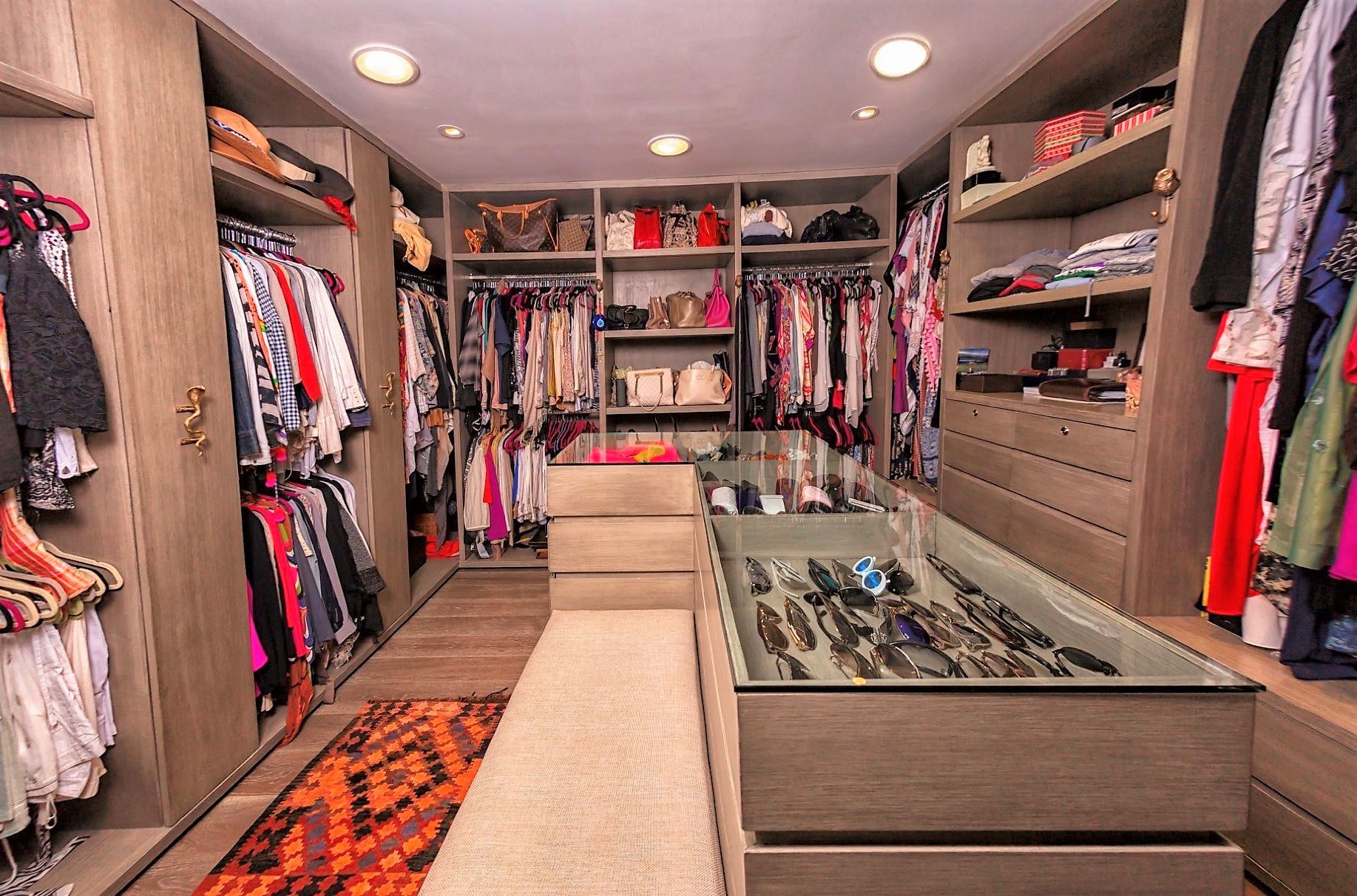 vestidor apartamento lujo