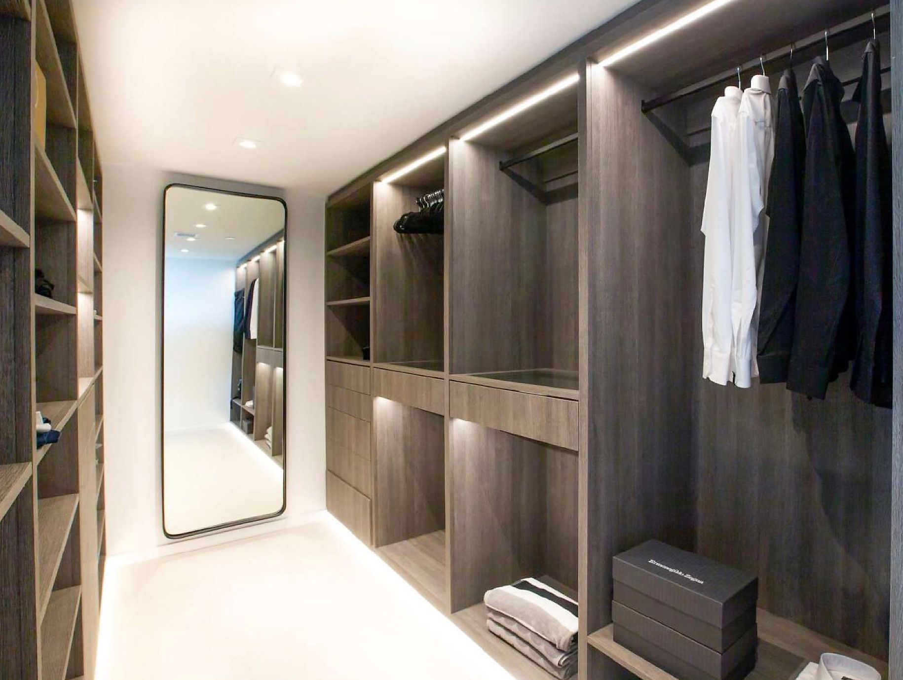 vestidor apartamento lujo