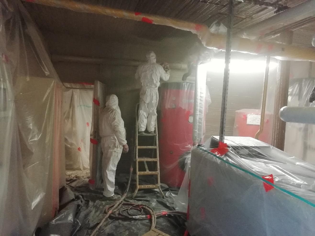 Projexplatre 86 Rouillé - Protection passive contre l'incendie - Flocage coupe-feu en réalisation