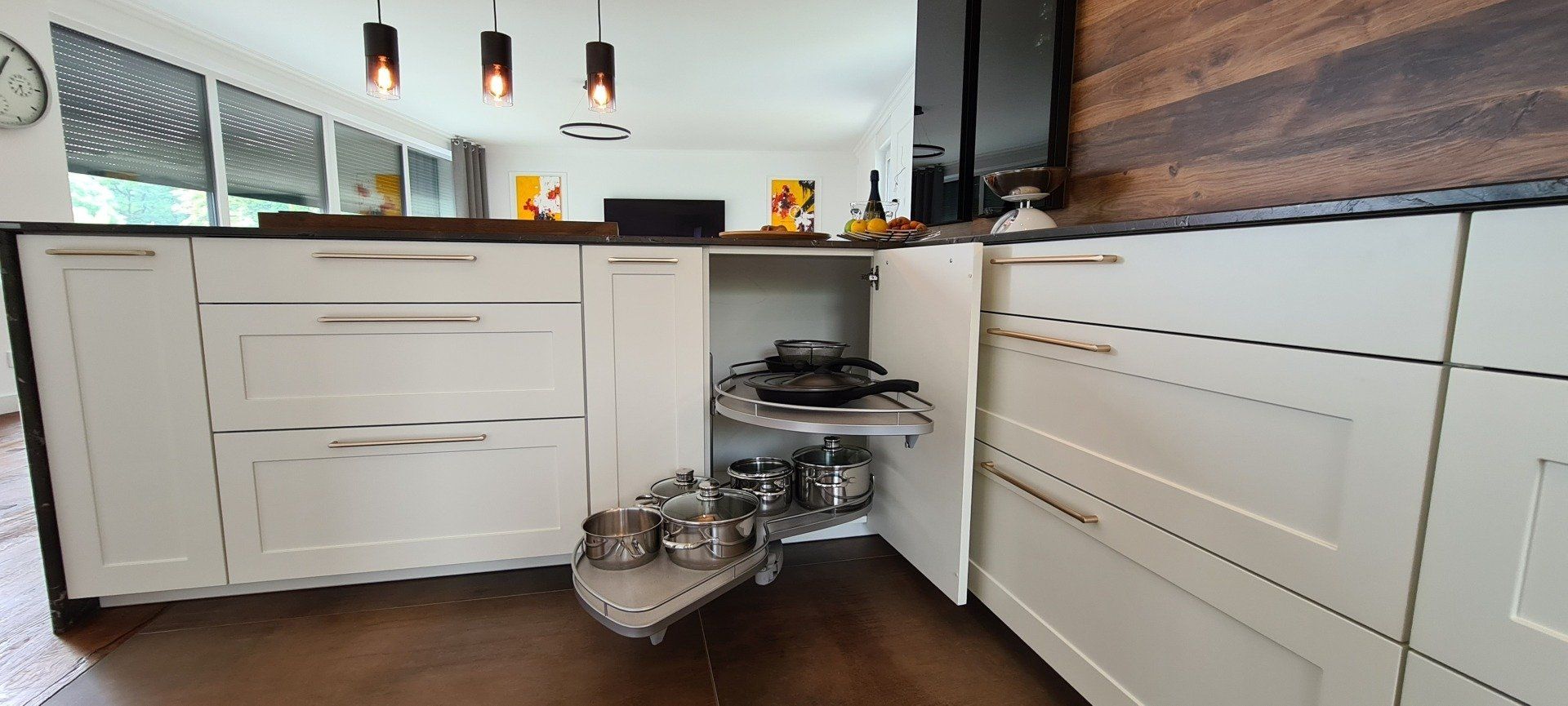 Ecklösung in der Küche ausziehbarer Lemans Schrank