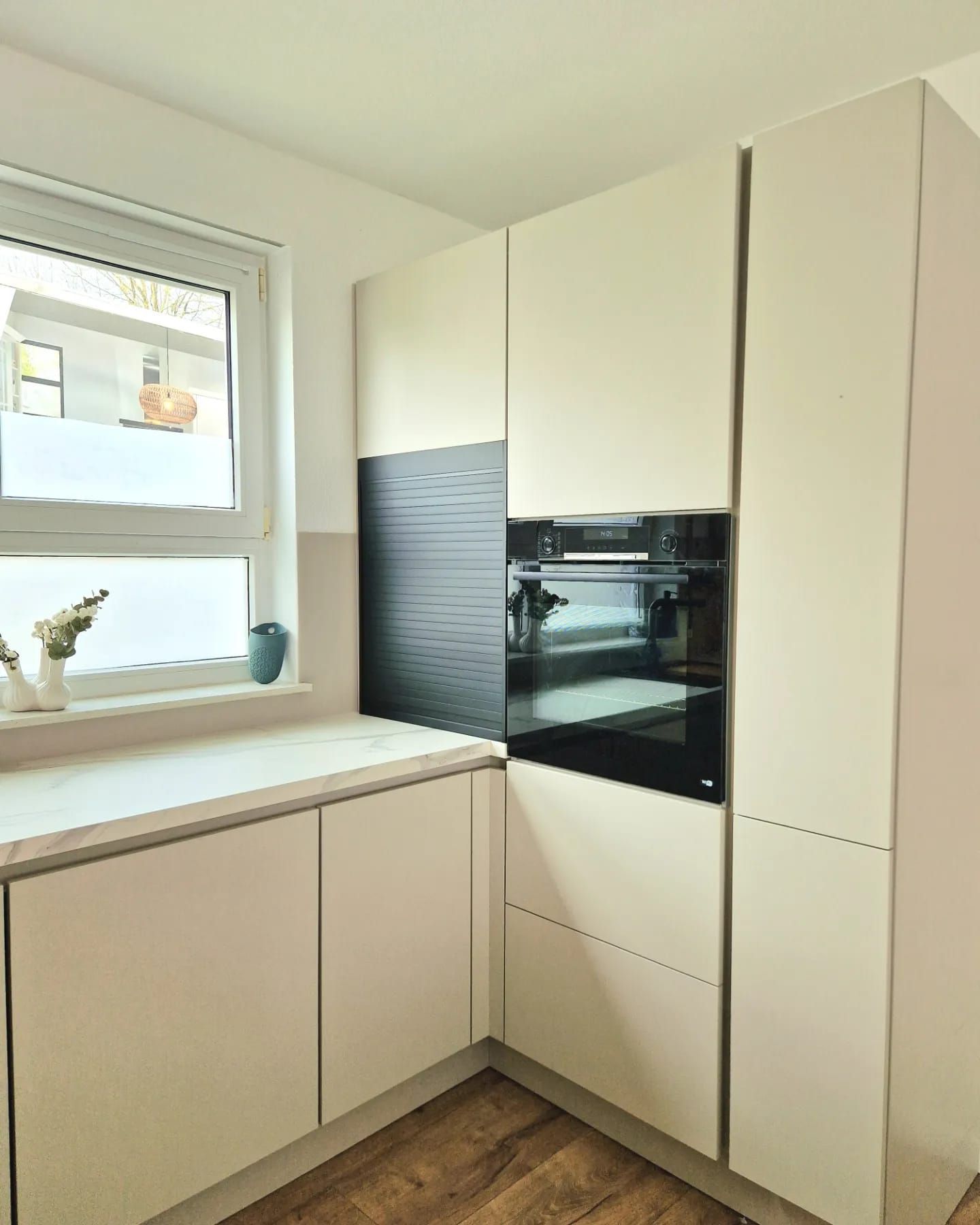 Entdecken Sie das Herzstück Ihrer Küche mit erstklassigen Bosch und Beko Einbaugeräten für eine perfekte Kocherfahrung.