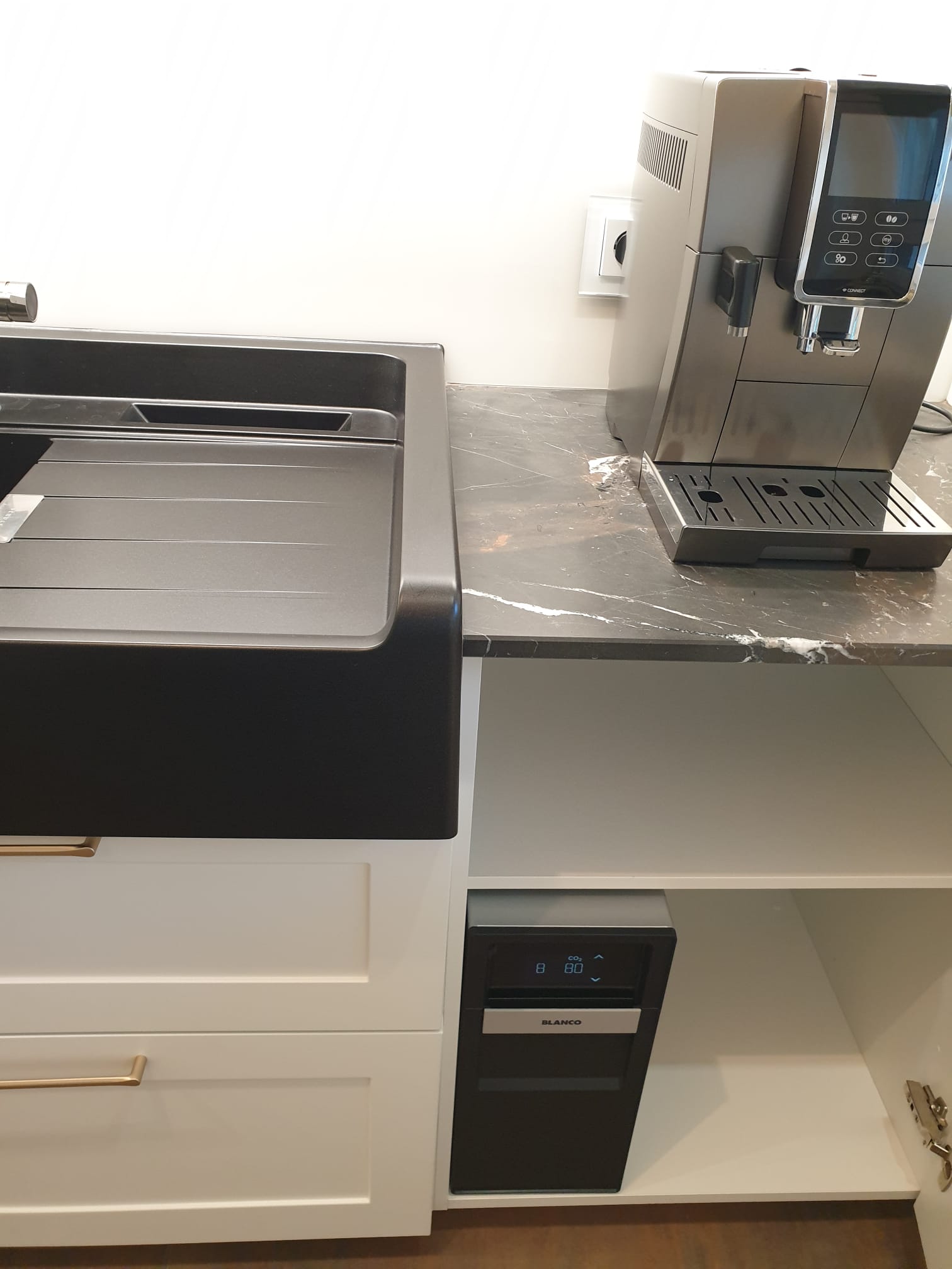 Blanco Soda Wassersystem im Küchen Schrank