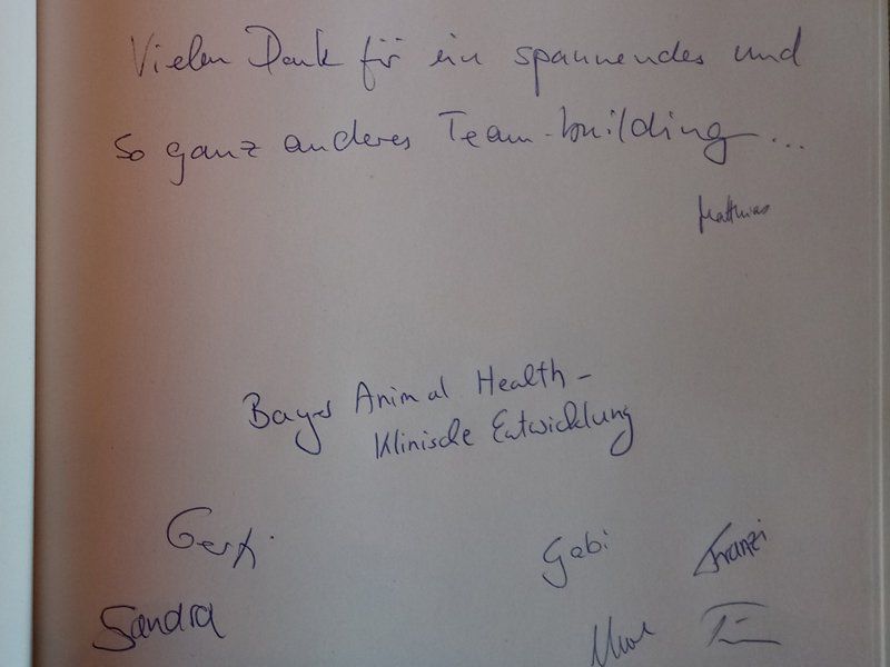 Helping Hands Handprothesen Gästebuch Teambuilding