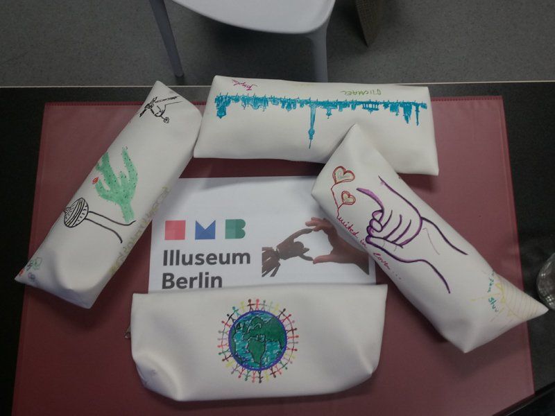 Helping Hands Illuseum Berlin