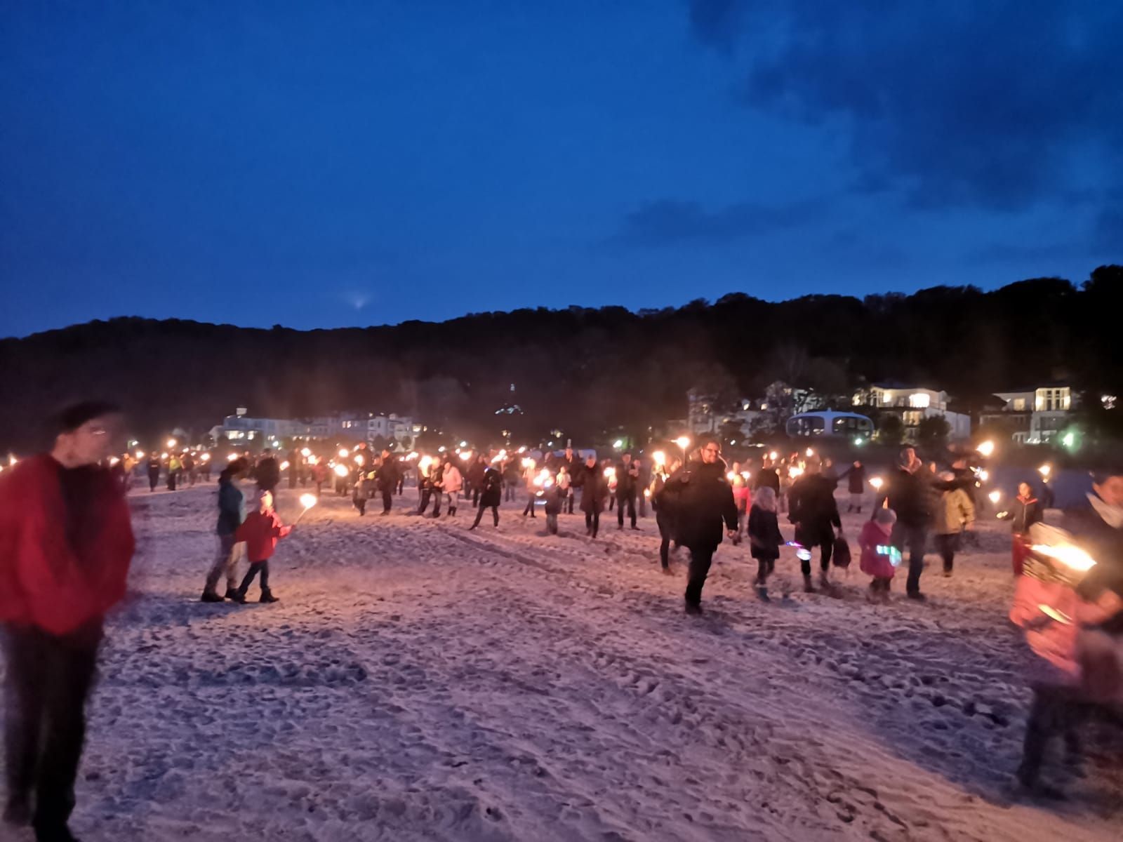 Fackelwanderung am Strand