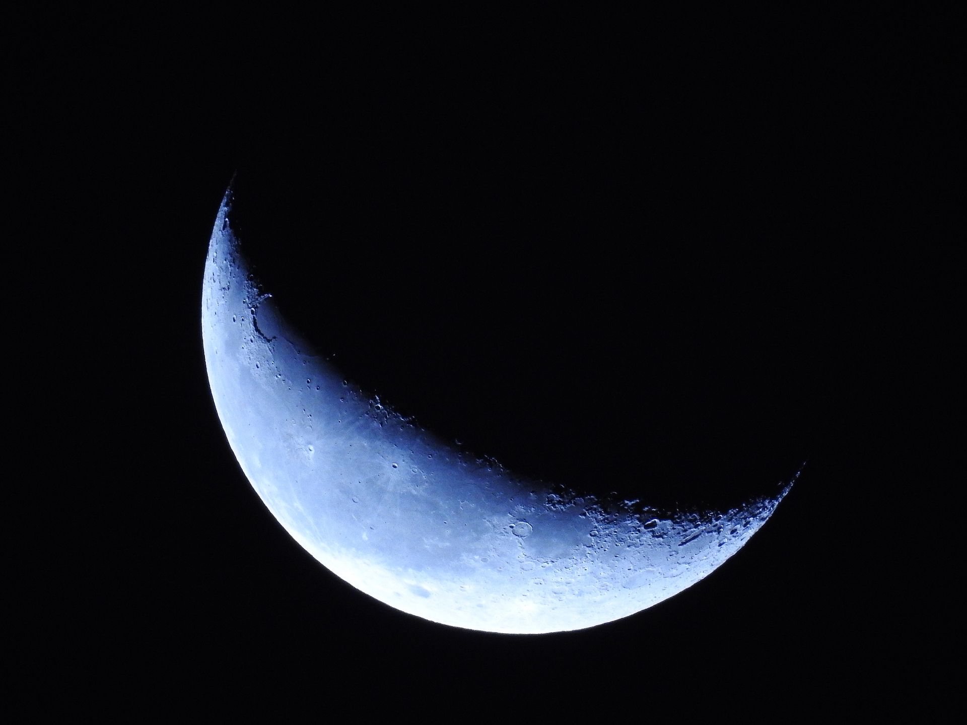 Mond symbolisch für die Dunkelnächte und innere Reflexion