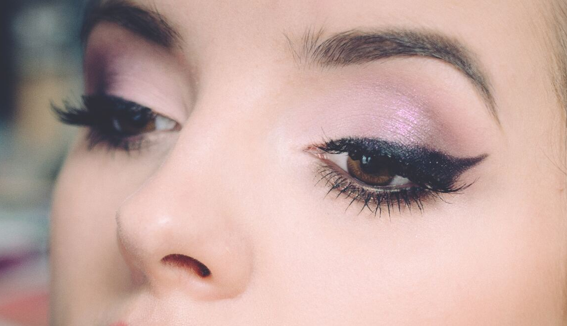 Schulung zu Volumen Wimpern