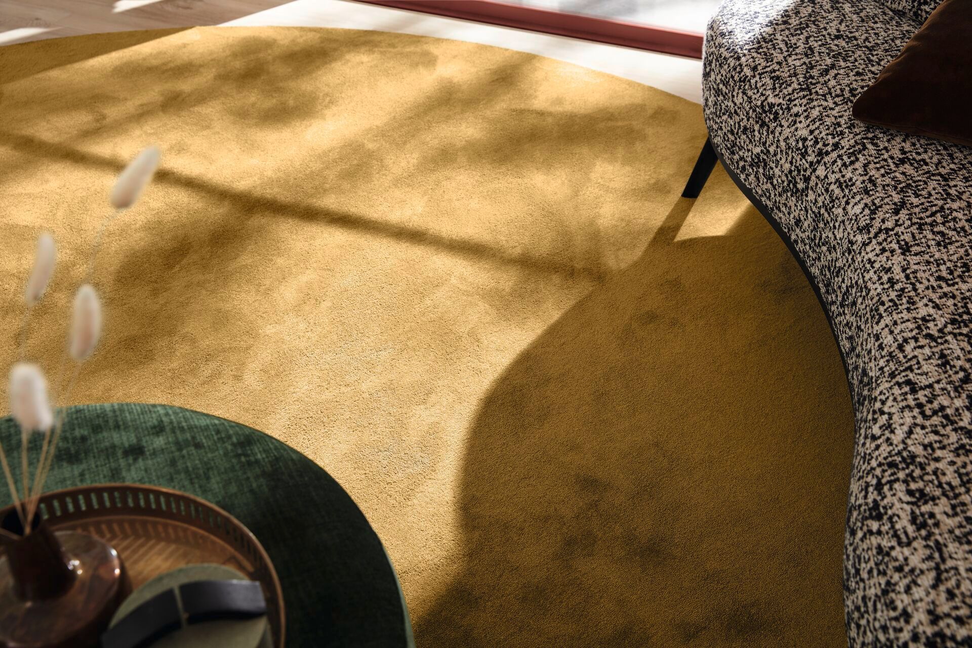 Teppich in Gold-Optik – weich, elegant und ideal für gemütliche Wohnbereiche.