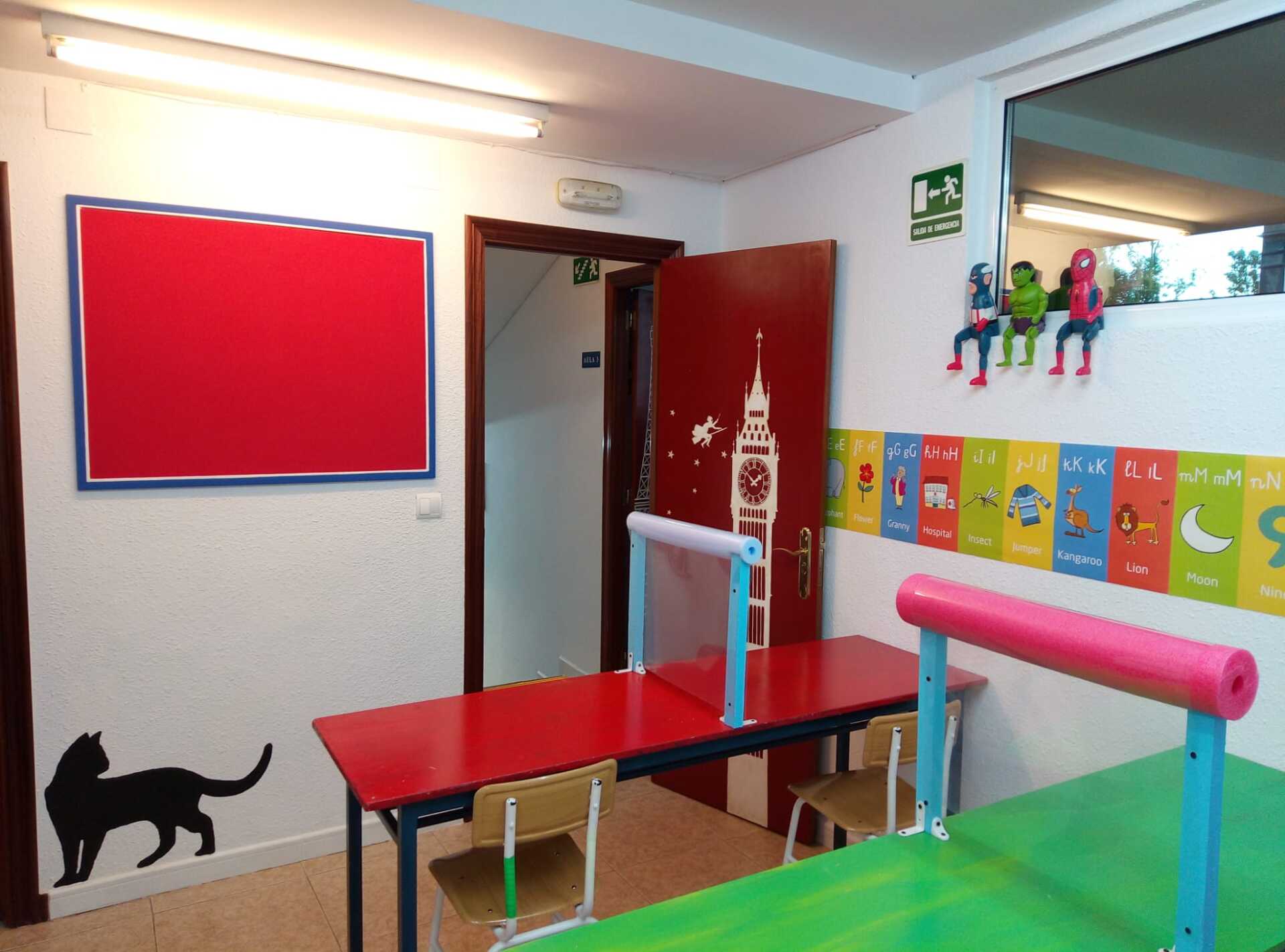 puerta-aula-arriba-englishon-la-cantabrica