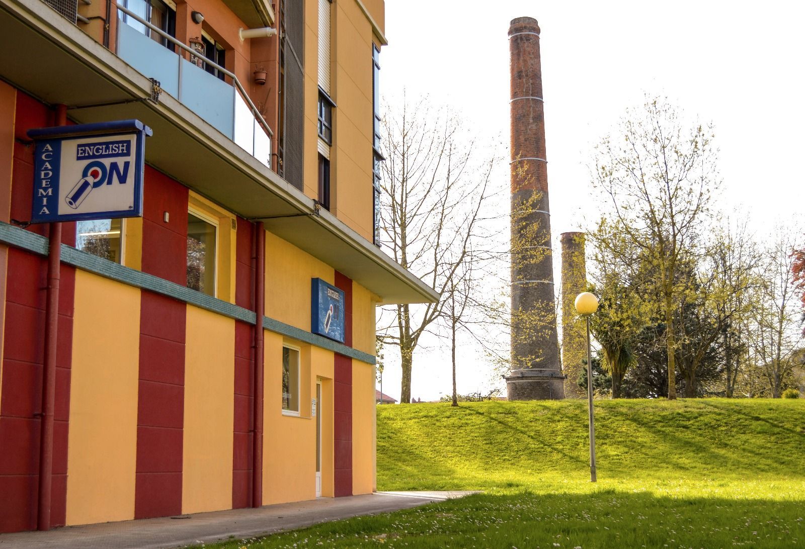 Puerta- Academia-EnglishOn-La-Cantabrica