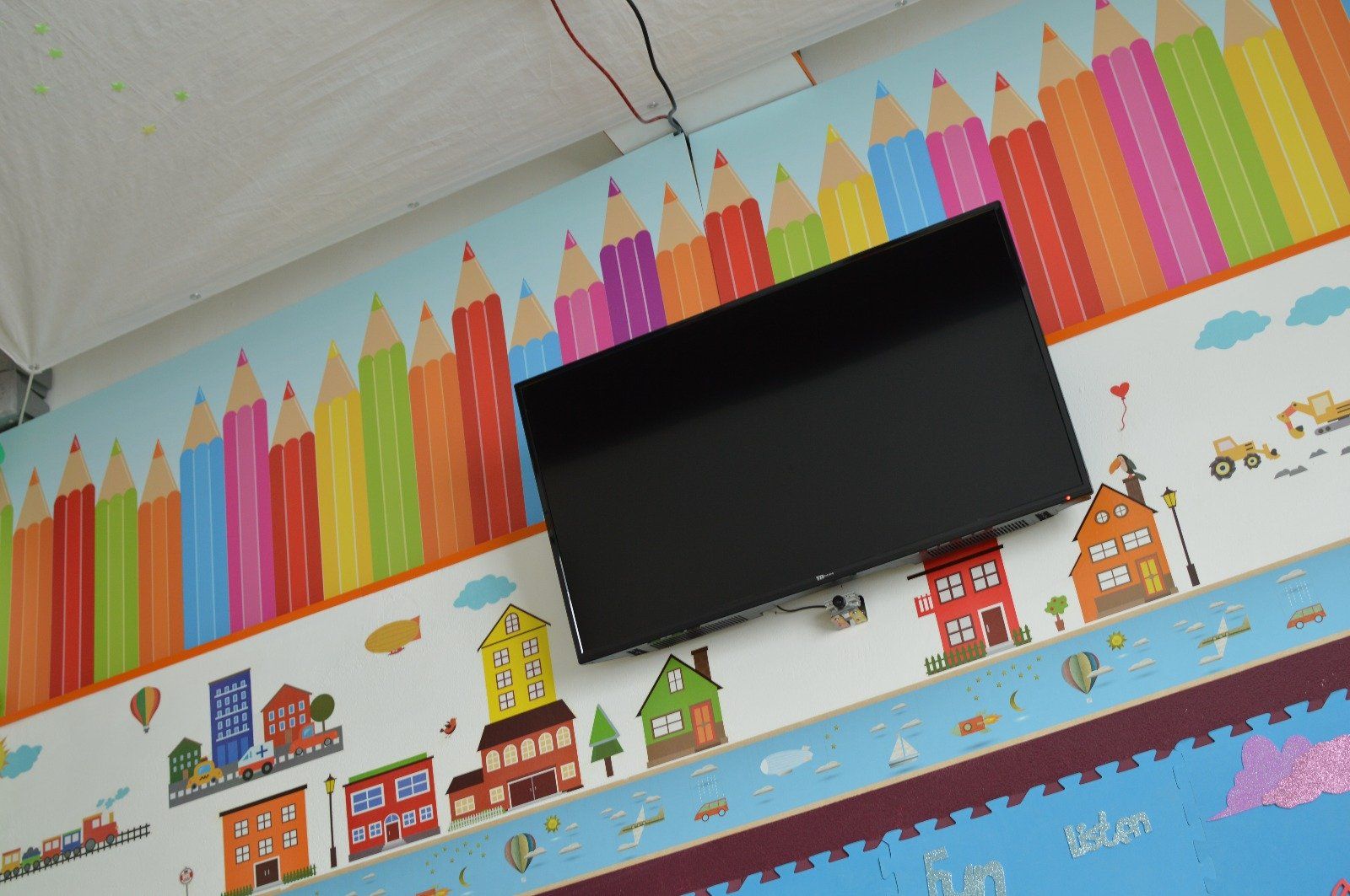 television-aula-sensorial-englishon-la-cantabrica