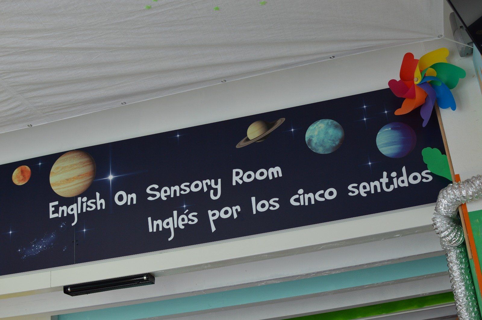 aula-sensorial-englishon-la-cantabrica-luminiscentes