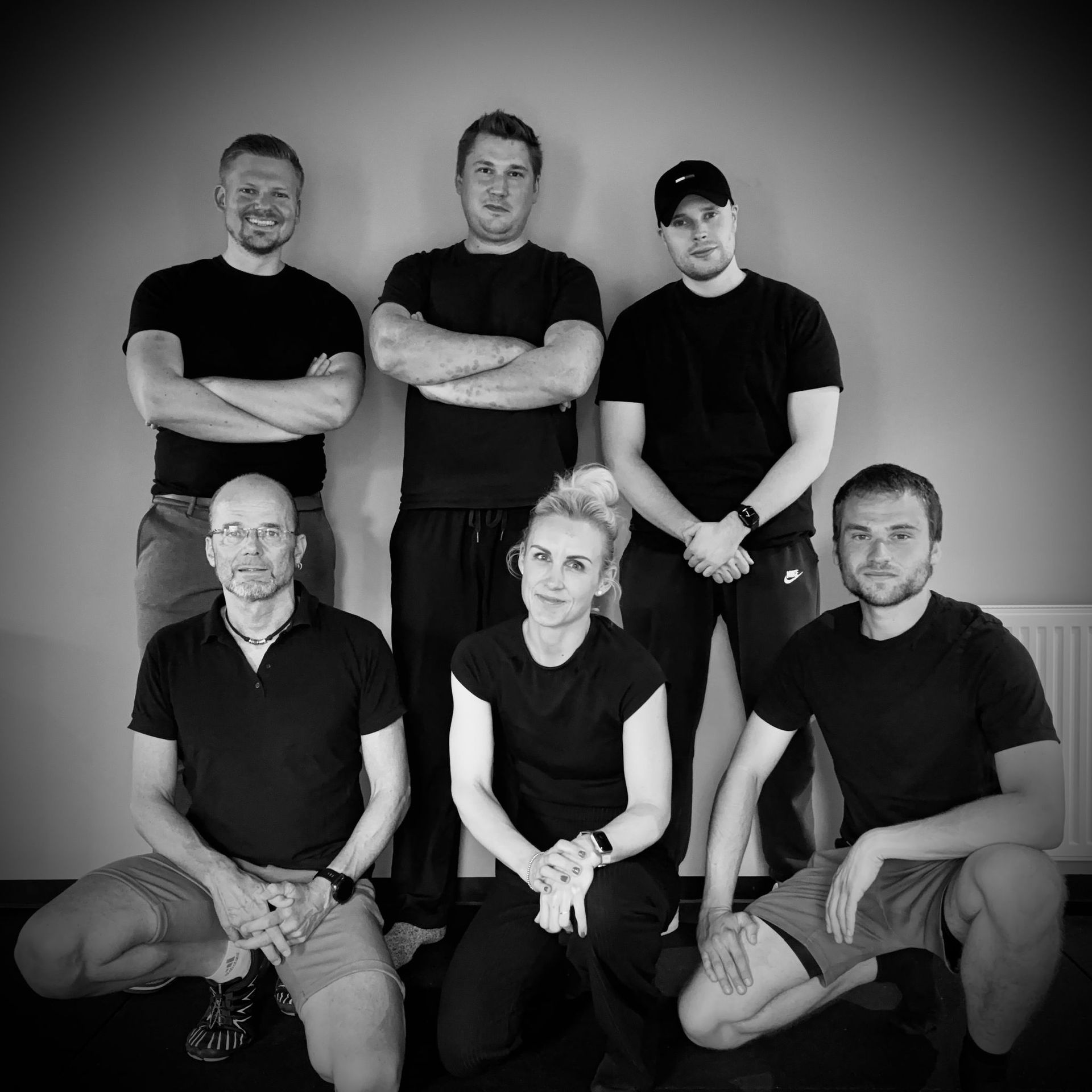 Schmerztherapeut Christoffer Lammers, Physiotherapeut Jonas Kraft, Personal Trainer Nikolai Müller, Schmerztherapeut und Masseur Marcus Cords, Systemische (Familien-) Therapeutin Sarah Jelinek, Schmerztherapeut Lars Houdek