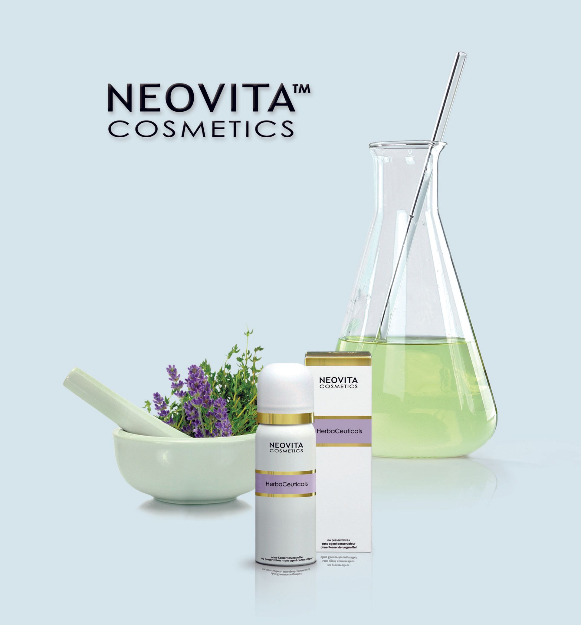 Naturwirkstoffe von Neovita Cosmetics Lavendel in der Mörserschale und Produktspender