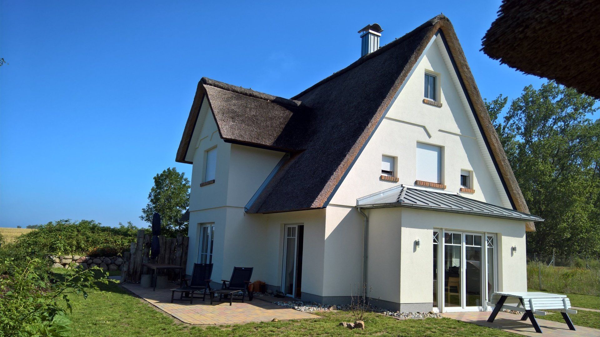 Das strandnahes Ferienhaus ist für 8 Personen +   strandnah Sauna - Meerblick - Sakzhaff - Kamien - moderne Heizung Kleinkinder ausgelegt, 5 Schlafzimmer, 3 Bäder, Sauna, großer Garten Ferienhaus mieten Preis Rabatt Sonderpreis günstig Ferienwohnung Ostsee Familie Freizeit Strand Urlaub Rerik Ostseebad Mecklenburg Bucht Wismar Liebe Kinder Familie Spaß Reethaus Strandgut Ostseebad Rerik große Küche Kinder