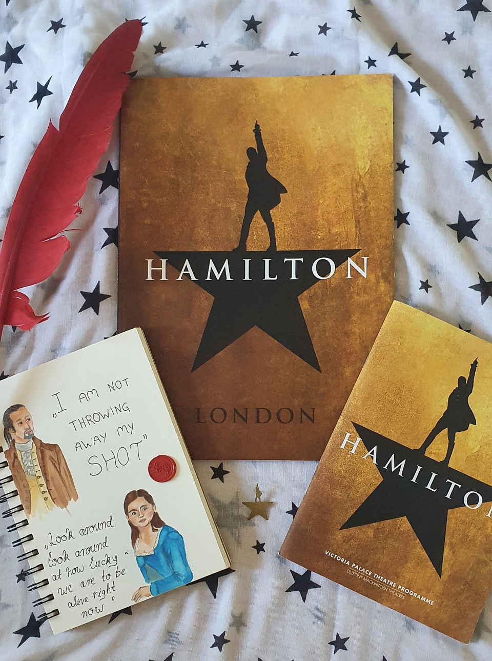 Ich habe gemalt und gesammelt. Ein kleiner Sneakpeak in meine Hamilfansammlung Hamiltonfanartikel