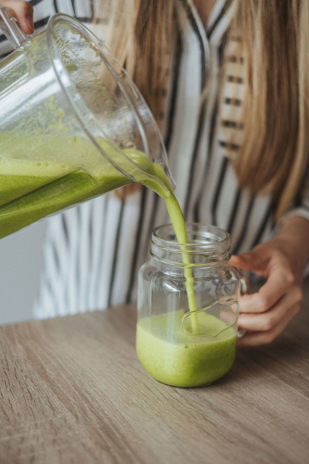 Grüner Smoothei mit Spinat