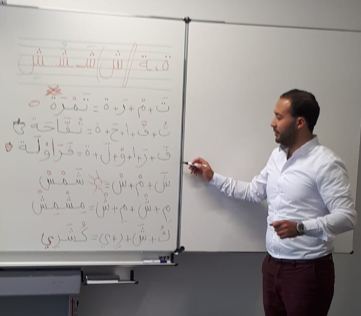engagierter Arabischlehrer in München und Augsburgmit gutem Deutsch