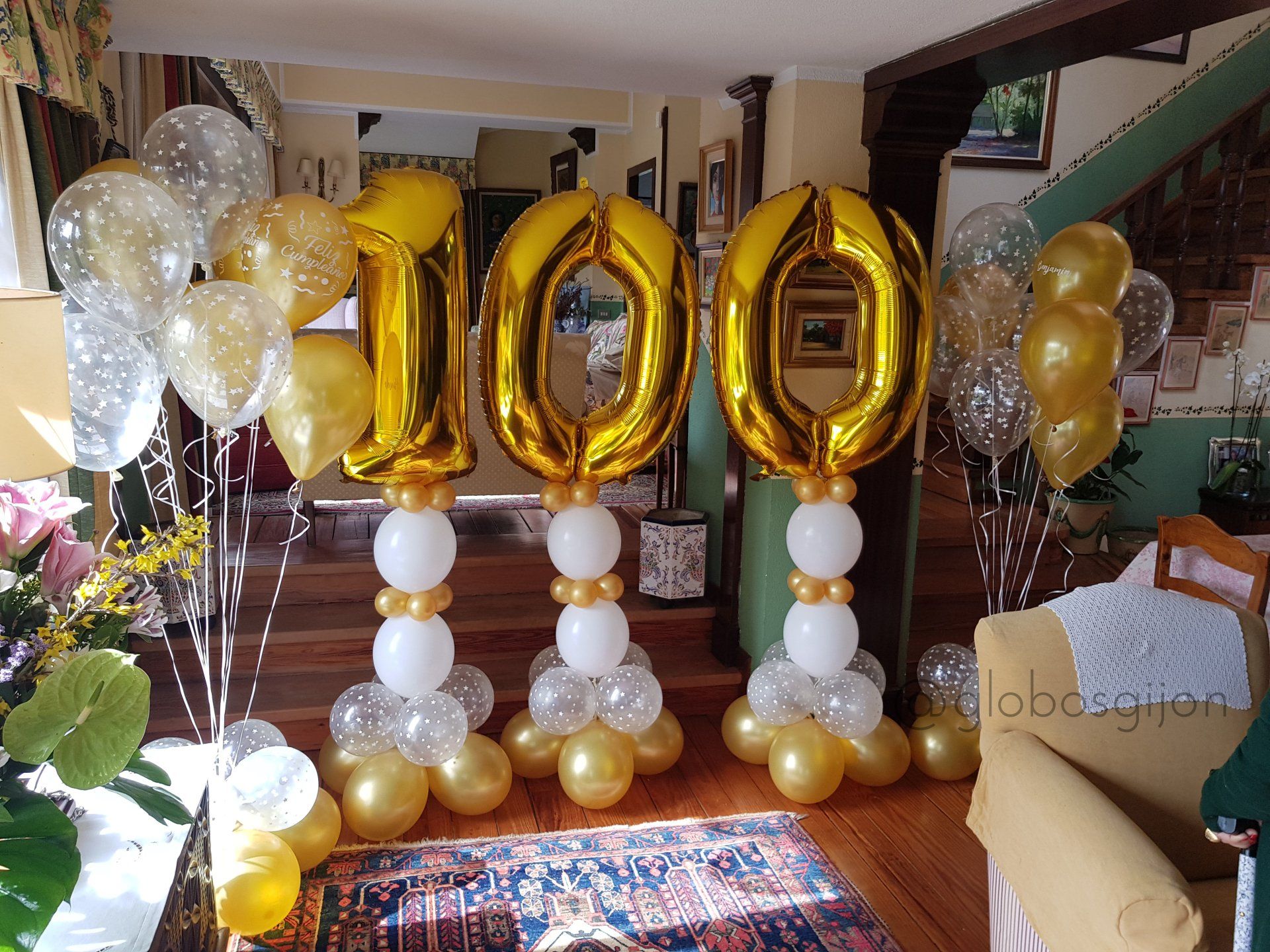 Globos para celebrar 100 años en Gijón