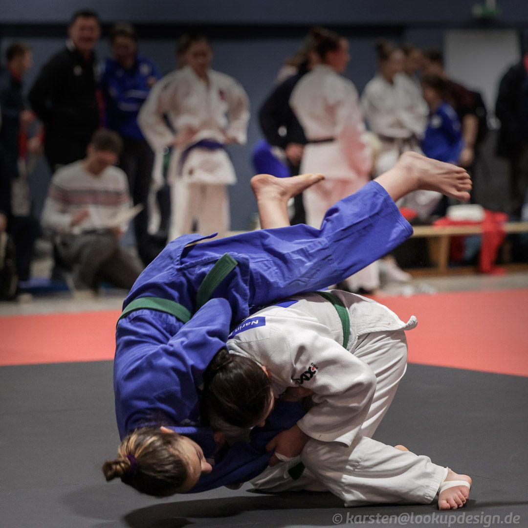 Narin Bozkurt mit Schulterwurf zur Silbermedaille