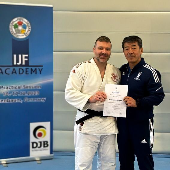JGS-Trainer und HJV-Sport Direktor besteht die internationale IJF-Trainerlizenz