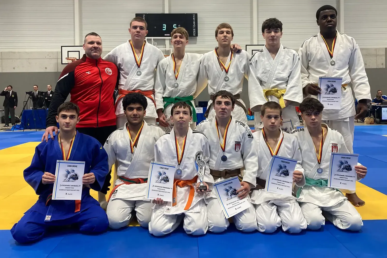 Das JGS-Team wird Norddeutscher Vizemeister der U18 zusammen in einer Kampfgemeinschaft mit dem TSV Wandsbek, die 3 Athleten für das Team stellten.