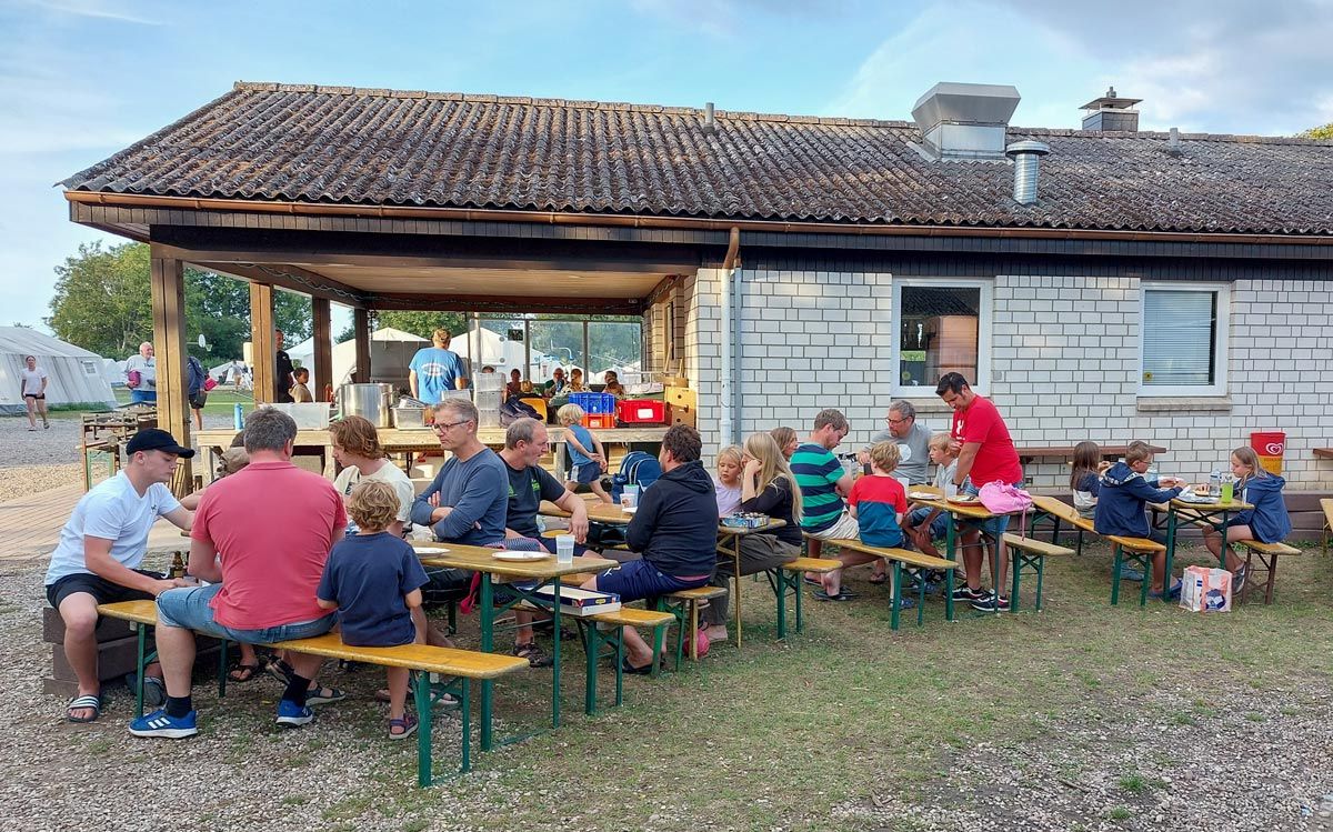 Mittagspause im TSG Zeltlager Behrensdorf