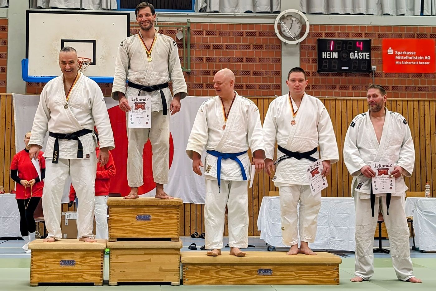 Samuel Frevert holt Gold in der Klasse +100 kg beim Neujahrsturnier der Ü30 in Rendsburg 2024.