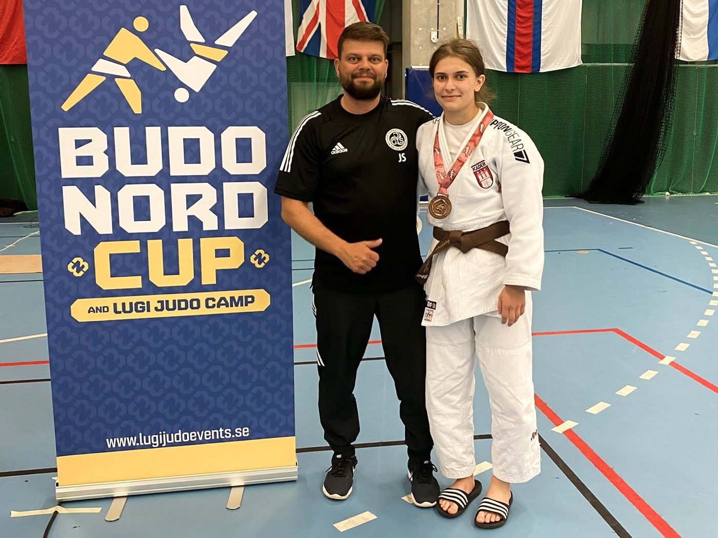 Sophie Scharnberg mit BRONZE und Vater und Coach Jens in Lund/Schweden 2022