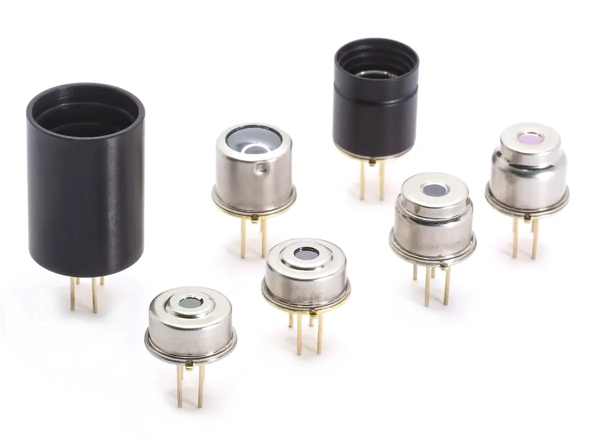 infrared thermopile array sensors with 32x32 pixel elements in TO-39 housing