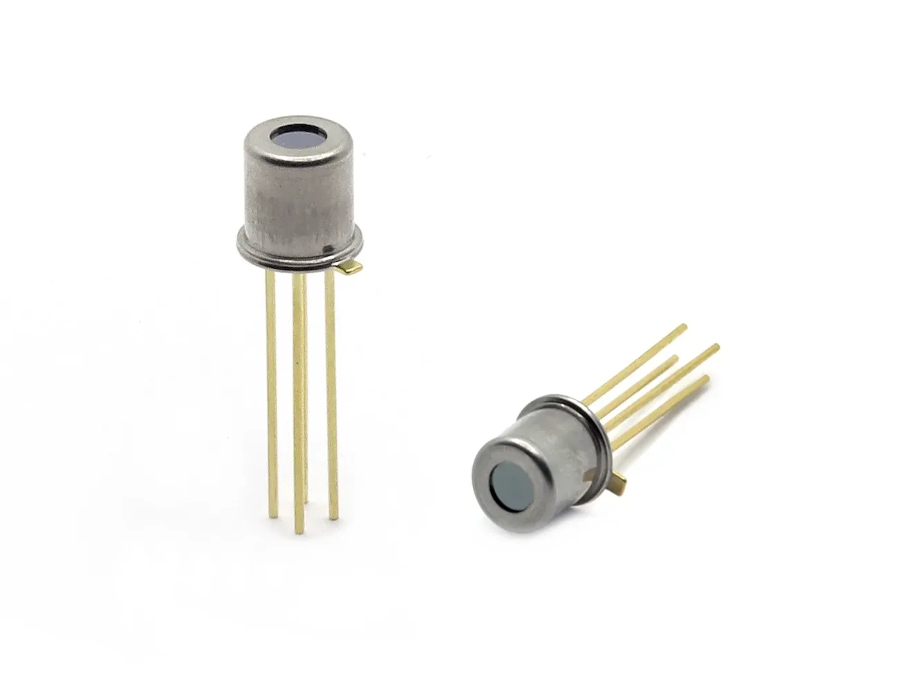Infrared thermopile sensor with lens optics in TO-46 housing