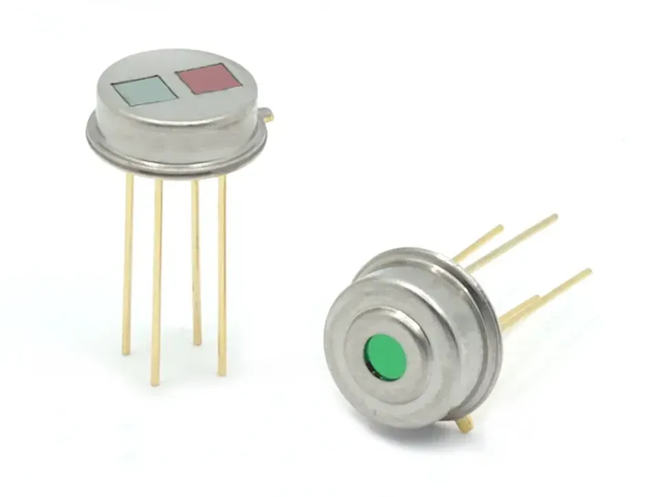 Analog infrared thermopile module sensors with one or two channels