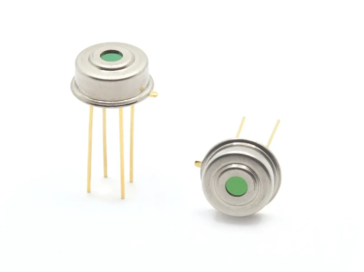 Infrared thermopile sensor with filter in TO-39 housing